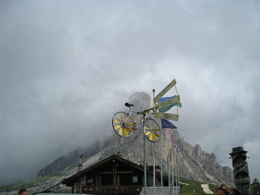 Passo di Giau (4) – bike weather vane